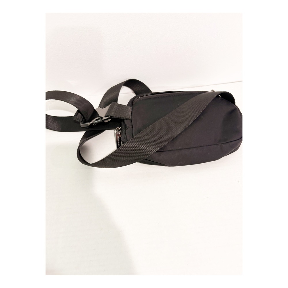 Lululemon Everywhere Belt Bag Black Large Logo - Picture 2 of 2